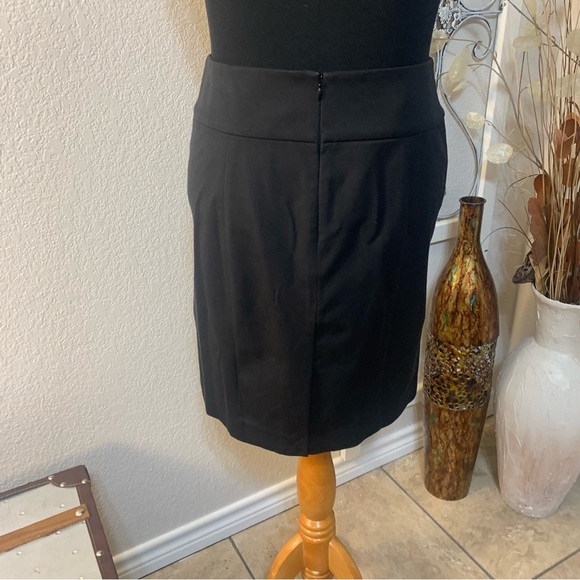 Banana Republic basic gray skirt , like new - Picture 3 of 13